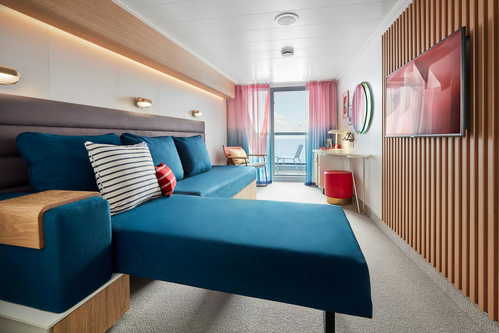 When you have a seabed that goes from sleep-to-chill zone, sensory mood lighting, and space to entertain, this is the perfect pad for 2-4. 