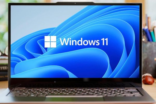 How to customize Windows 11 lock screen?